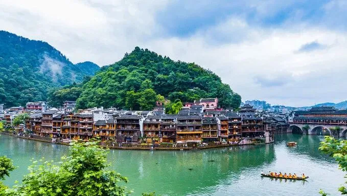 【会员专惠】乐游旅游上大店.4月16日.1980元/人.张家界.凤凰.韶山.双卧纯玩7日游