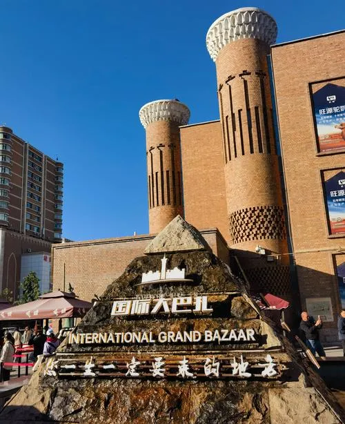 大量泰国游客涌入乌鲁木齐,打着旅游的幌子,不逛国际大巴扎,不吃烤羊肉串,为什么?