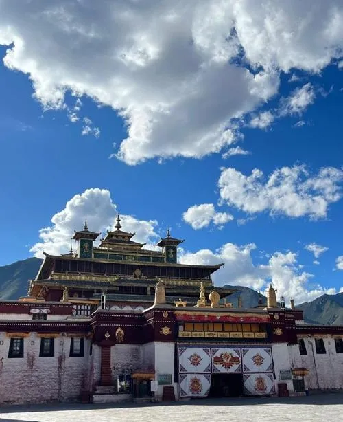 山南著名的旅游景点——桑耶寺