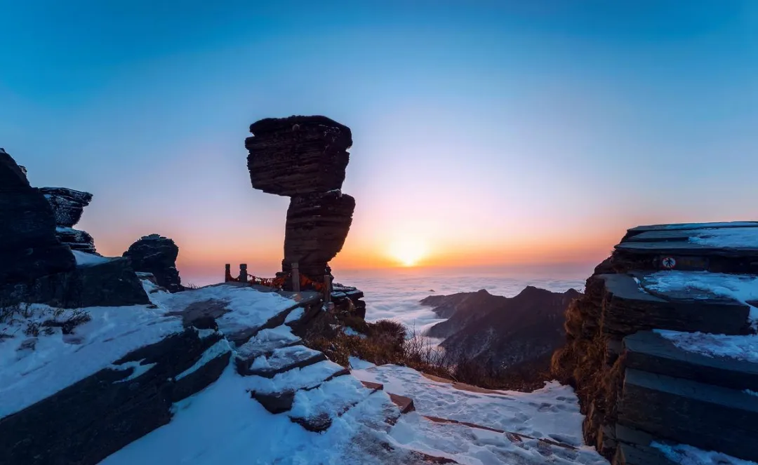 铜仁著名的旅游景点——梵净山