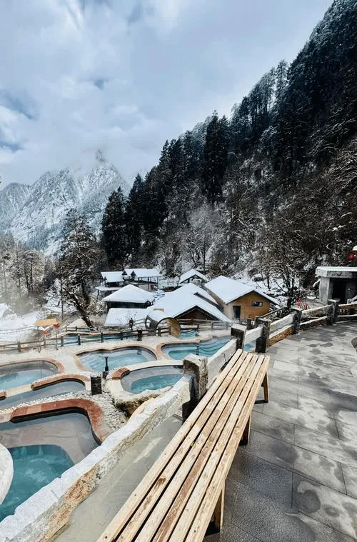 四川甘孜著名的旅游景点——海螺沟