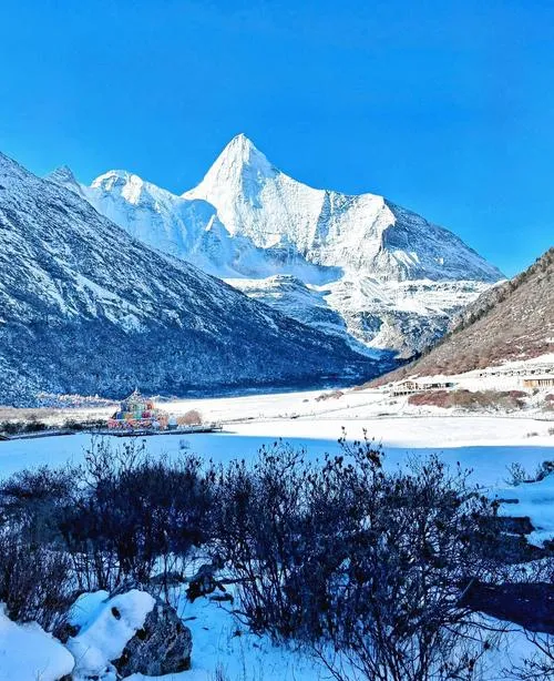 四川稻城著名的旅游景点——亚丁风景区
