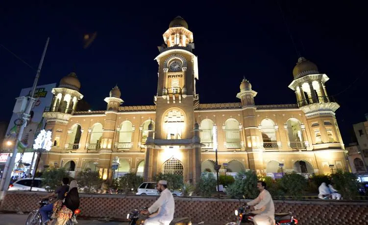 大量巴基斯坦游客涌入沈阳,打着旅游的幌子,不逛九一八历史博物馆,不吃熏肉大饼,为什么?