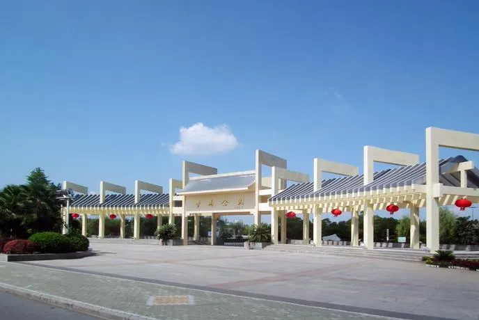 潜江著名的旅游景点——曹禺公园