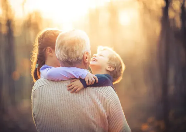 女婿反悔二胎随母姓,我们拿退休金旅游吃喝摆烂,女婿怒:钱花光,谁养我儿子