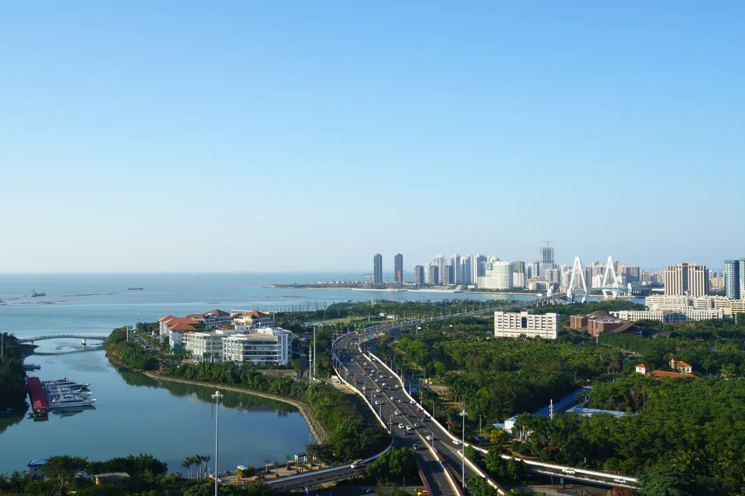 大批俄罗斯人“霸占”三亚街头,打着旅游的幌子,不拜南山大佛不看蜈支洲岛,到底被啥迷住了?