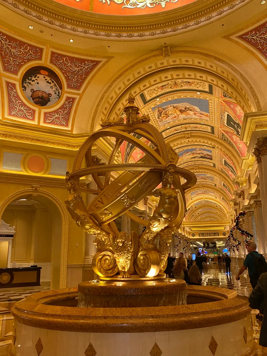 澳门旅游扎心实录:80 后骗房让父母蹲大堂,年轻爸泡赌场,妻儿睡我房间