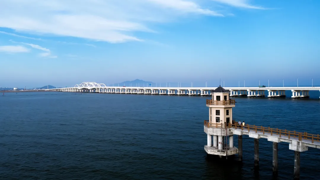 大量俄罗斯人突然涌入广东汕头,打着旅游的幌子,不逛南澳岛不坐轮渡,背后的真相让人惊掉下巴!