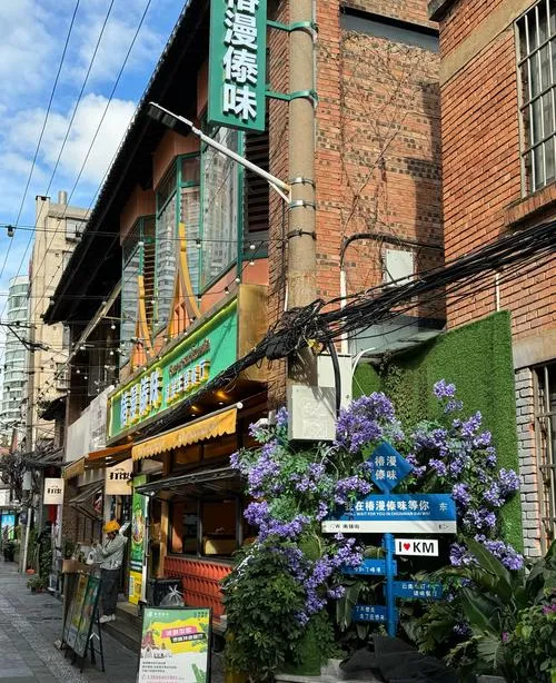 大量泰国游客涌入昆明,打着旅游的幌子,不逛石林,吃过桥米线,为什么?