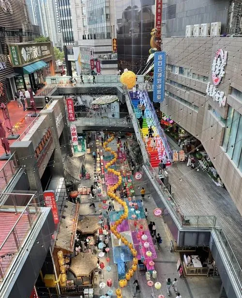 大量泰国游客涌入石家庄,打着旅游的幌子,不逛西柏坡,不吃驴肉火烧,为什么?