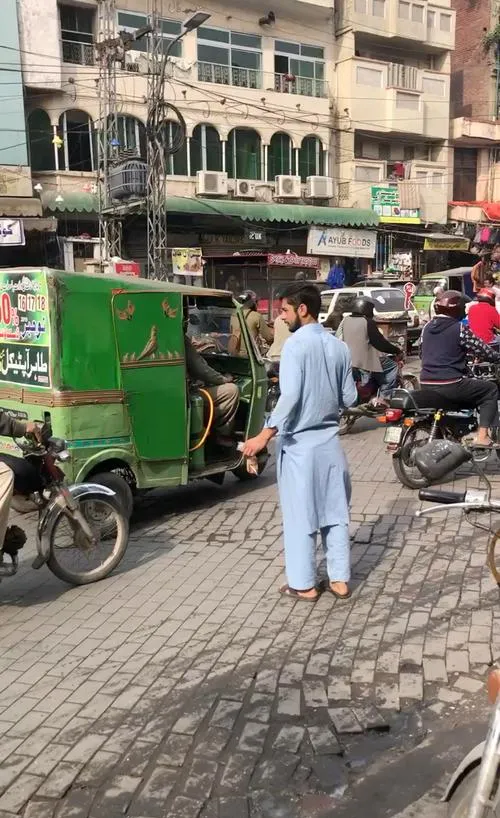 大量巴基斯坦游客涌入成都,打着旅游的幌子,不逛都江堰,不吃夫妻肺片,为什么?