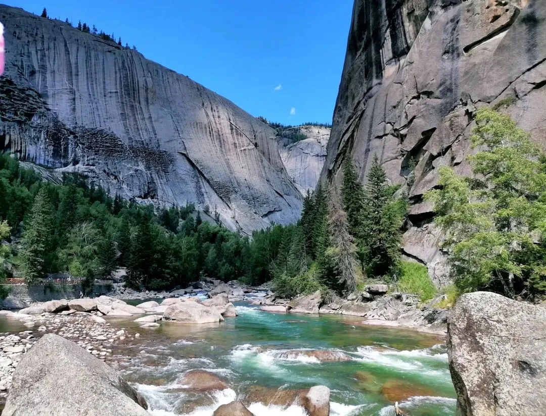 新疆可可托海旅游攻略|蓝色河湾的秘境之旅