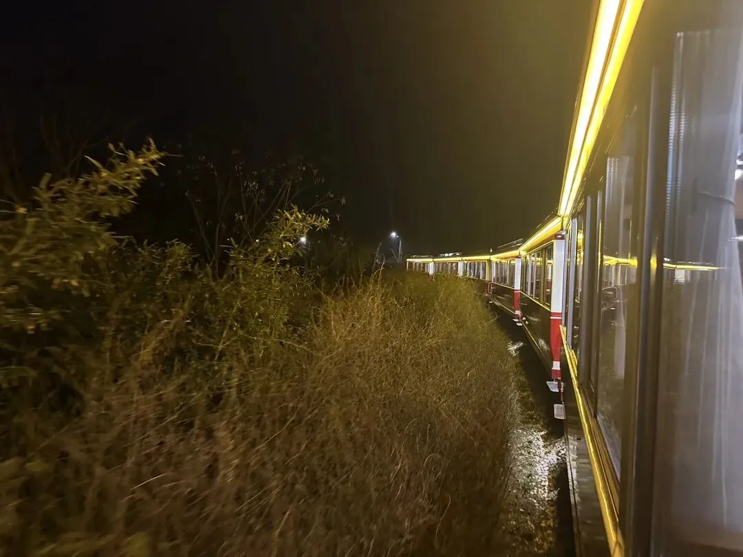 景区停车场“外迁”与摆渡车“创收”的“套路”该收场了