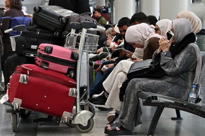 中东战火下仍要去旅游!洛杉矶华人老夫妻到了当地,只敢说自己是中国人.网友评论亮了!