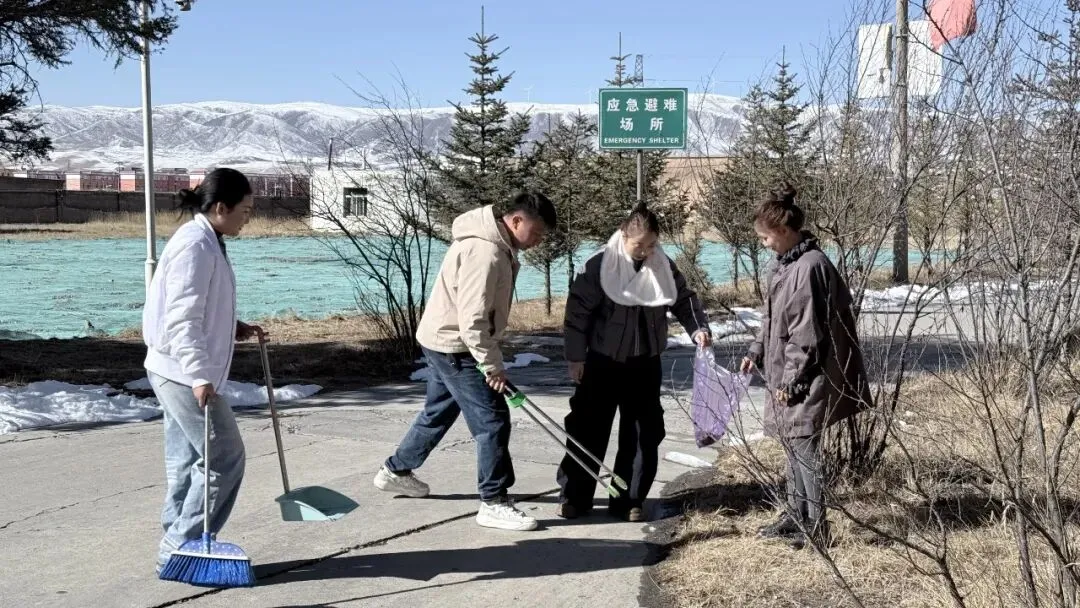 清洁景区环境 提升服务品质——青海金银滩旅游产业发展有限责任公司开展全域卫生清扫行动