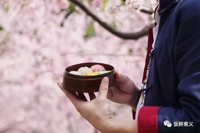 《2018上海春季旅游指南》发布,这位佛系青年用花食惊现四季