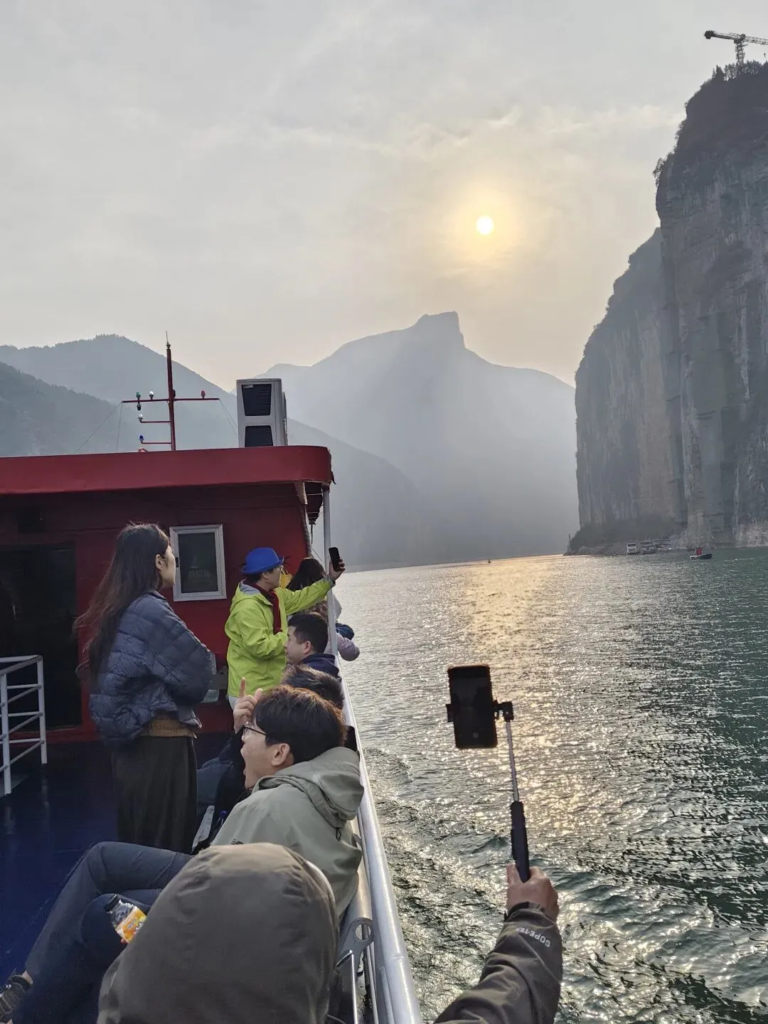 聆听三峡故事(三)|二十年旅游攻略博主,带你40块钱乘小红船游长江三峡,体验感让你美到爆