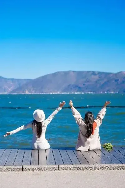 景区大门越修越远,摆渡车费比门票还贵,政协委员直言:别让游客走太远