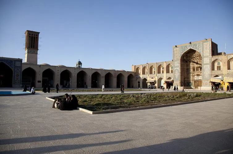 伊朗克尔曼自由行全攻略:2–3天玩转历史古城与周边景点