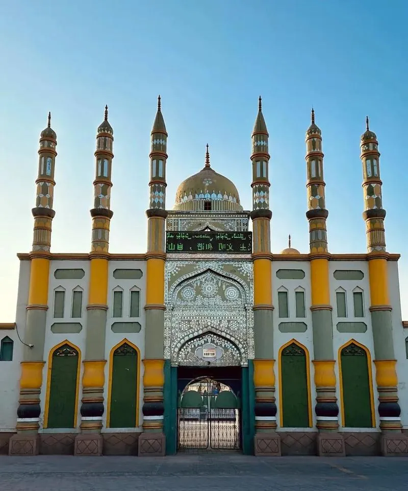 谁说旅行必须做攻略?在吐鲁番街头随意Citywalk,才是打开春天的正确方式