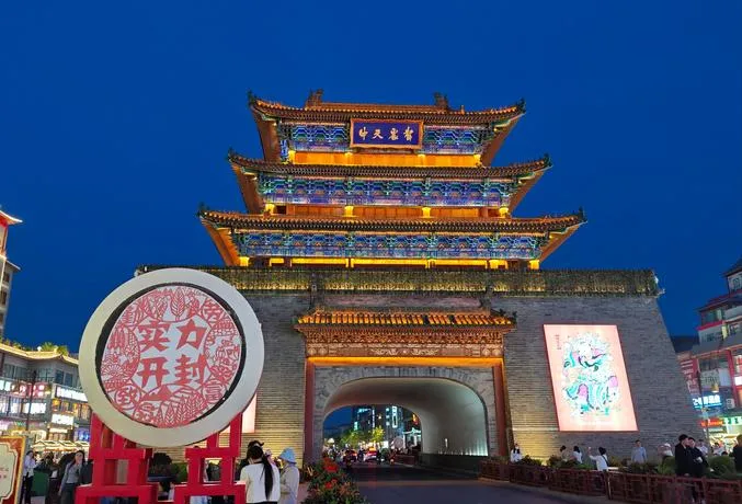 谁说旅行必须做攻略?在开封街头随意Citywalk,才是打开春天的正确方式