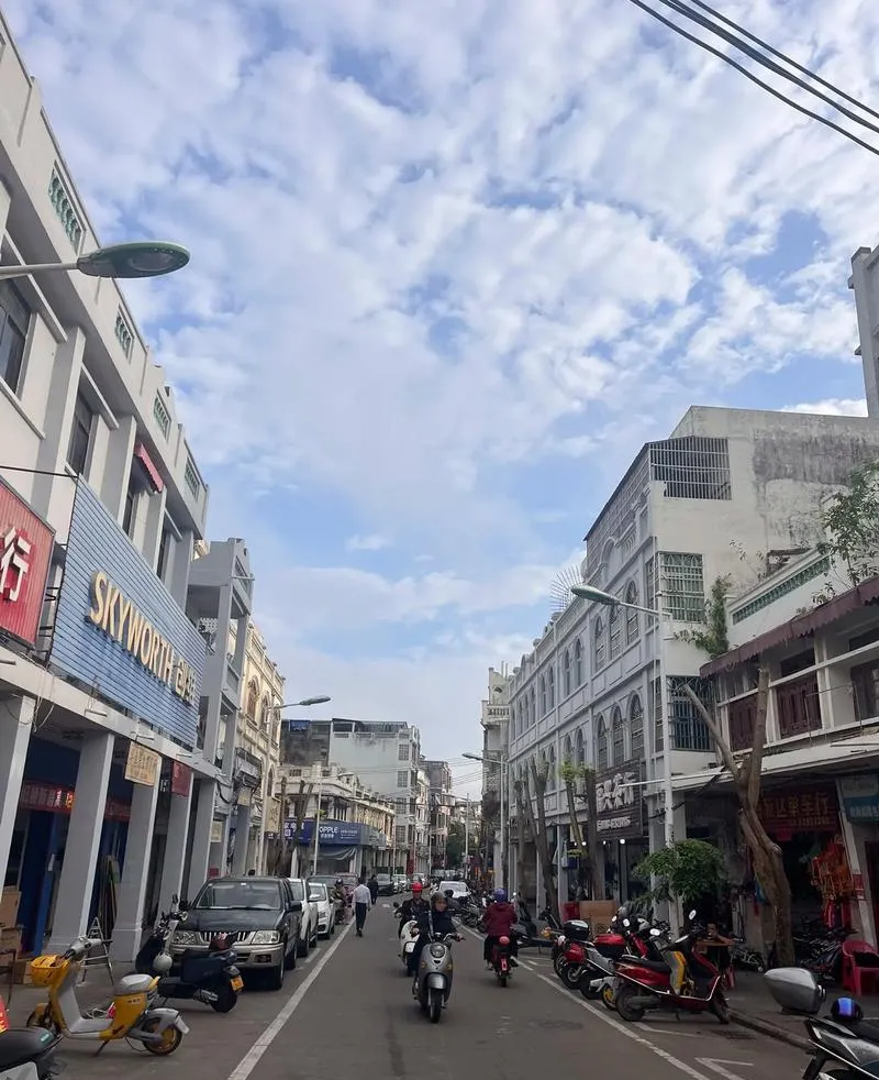 谁说旅行必须做攻略?在琼海街头随意Citywalk,才是打开春天的正确方式