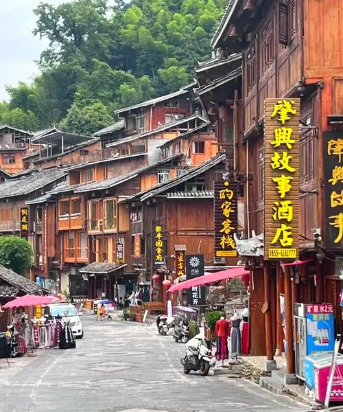 谁说旅行必须做攻略?在黔东南街头随意Citywalk,才是打开春天的正确方式