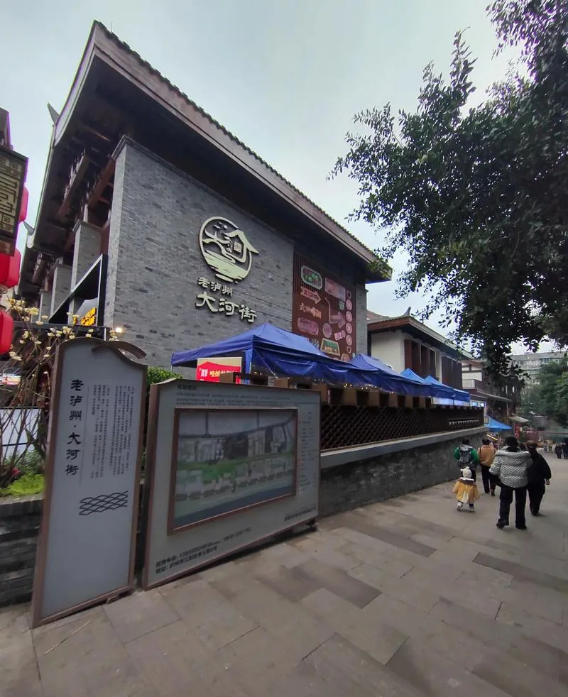 谁说旅行必须做攻略?在泸州街头随意Citywalk,才是打开春天的正确方式