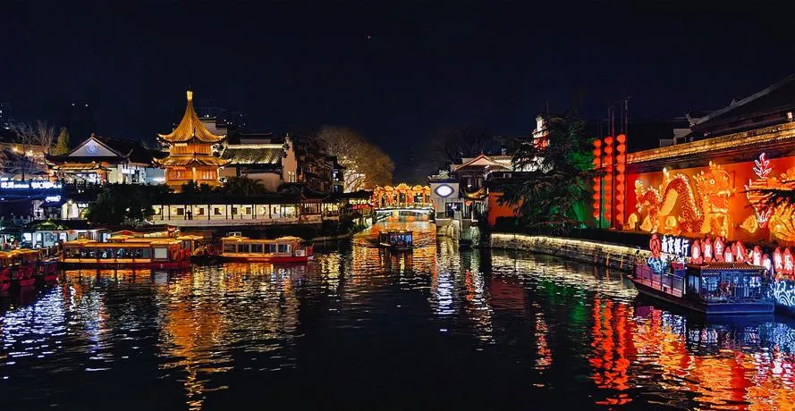 春节逆向游玩!南京私藏4处赏梅+秦淮灯会主场,小众游全公开,保暖建议收藏!