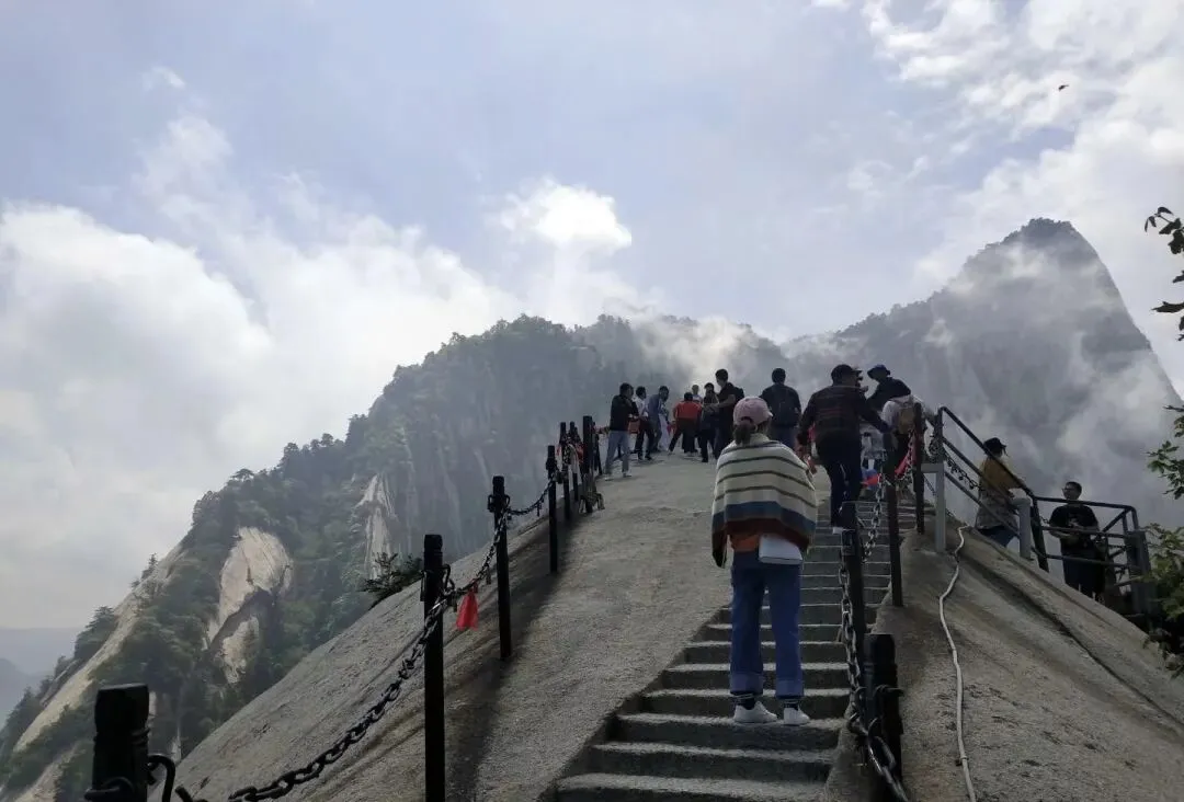 【华山旅游攻略|5小时懒人登顶+隐藏玩法,避坑90%的游客!】