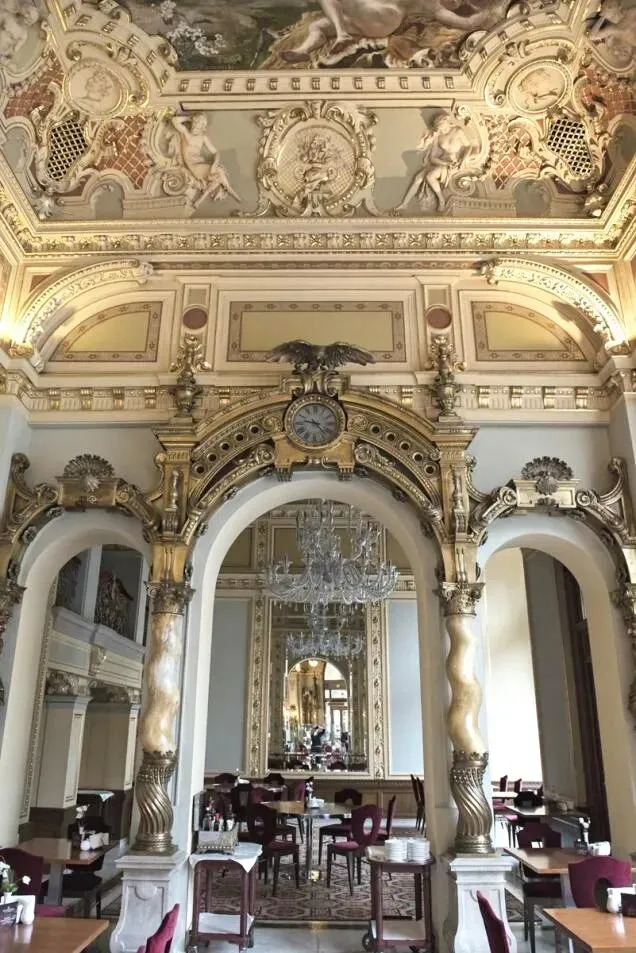 布达佩斯旅游指南:必打卡的百年咖啡馆