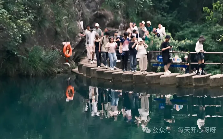 【旅游攻略】杭州|高铁20分钟!藏在山里的“小九寨”刚被《国家地理》曝光