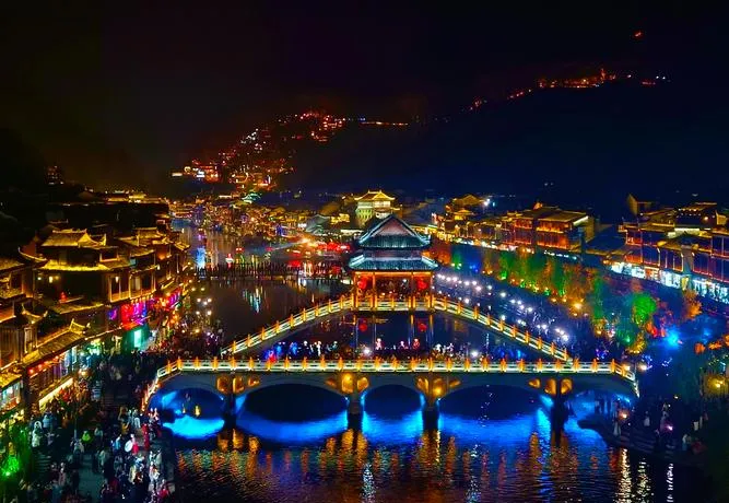 攻略 国内小城,老外扎堆?凤凰古城保姆级旅行指南,一文看懂景区玩法与行程规划
