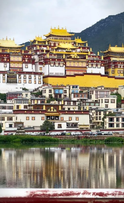 迪庆市旅行新攻略!小众场馆与特色美食,惊艳所有游客