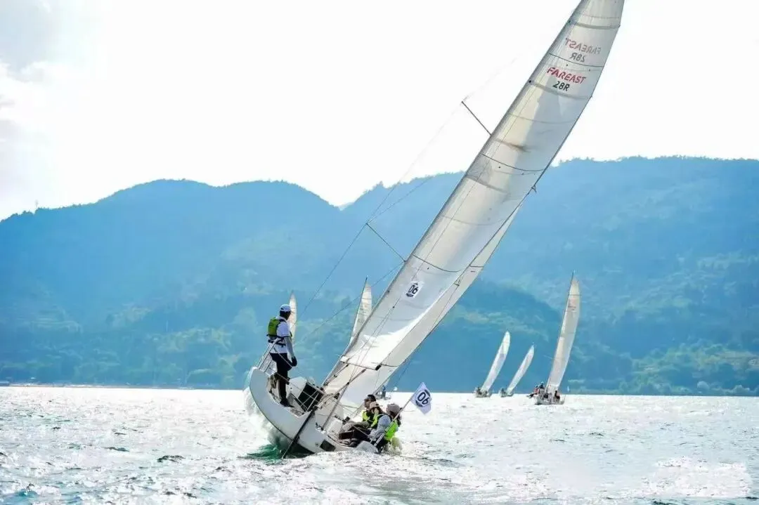 【澄江游玩攻略大全】推荐13个小众打卡点,澄江化石地自然博物馆,月亮湾湿地公园,登山徒步,环湖骑行、帆船运动,特色美食与酒店民宿