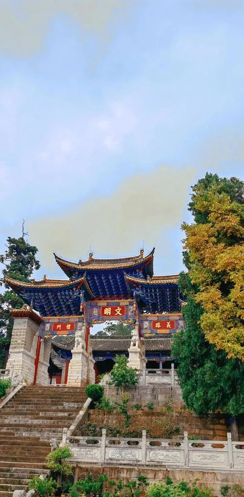 踏青求福+氧气环桥!昆明金马山保姆级游玩攻略,串联金马寺、福德庙与绝美盘旋桥