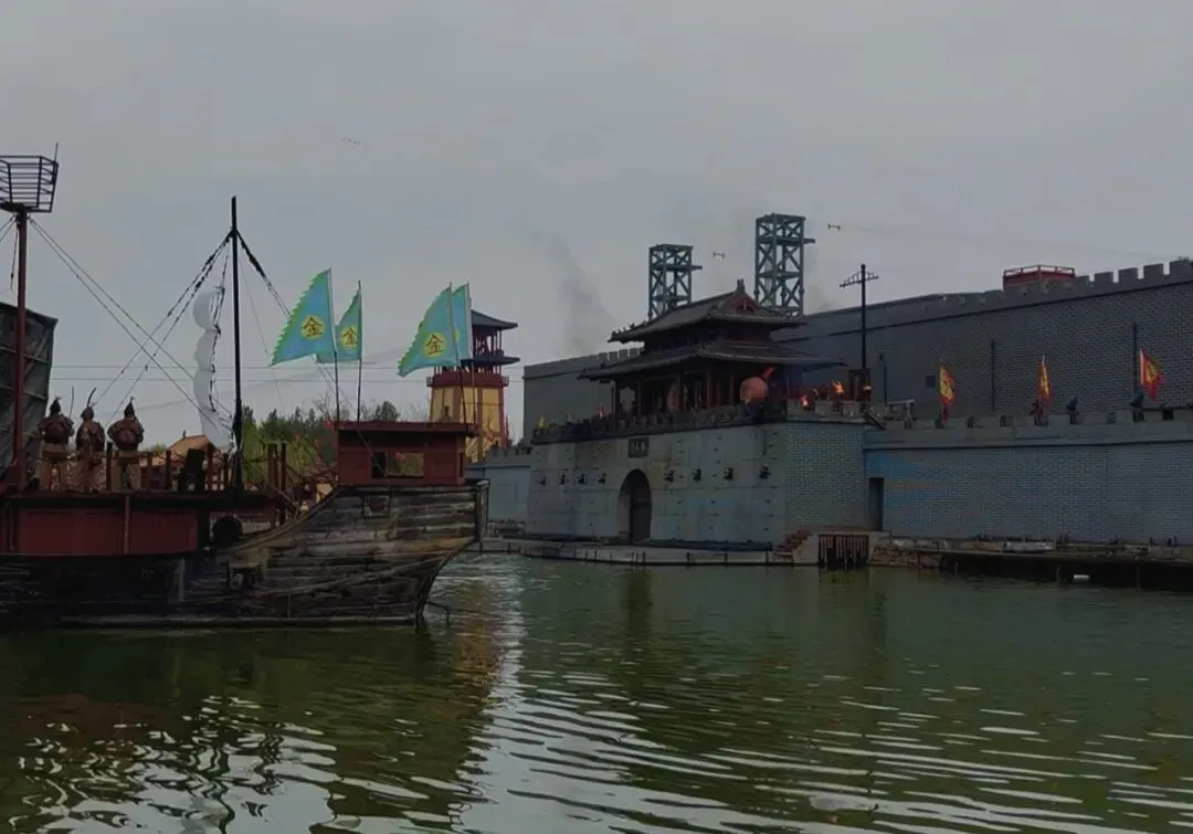 清明上河园旅游攻略,五一开封“疯了”:买演出票送三天入园,200场演出+音乐节全免费?!