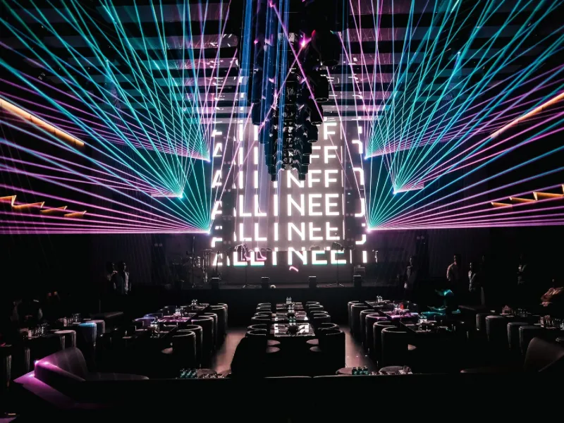 旅行指南 | 霓虹之下,泗水4家顶流夜店,承包你一整晚的狂欢