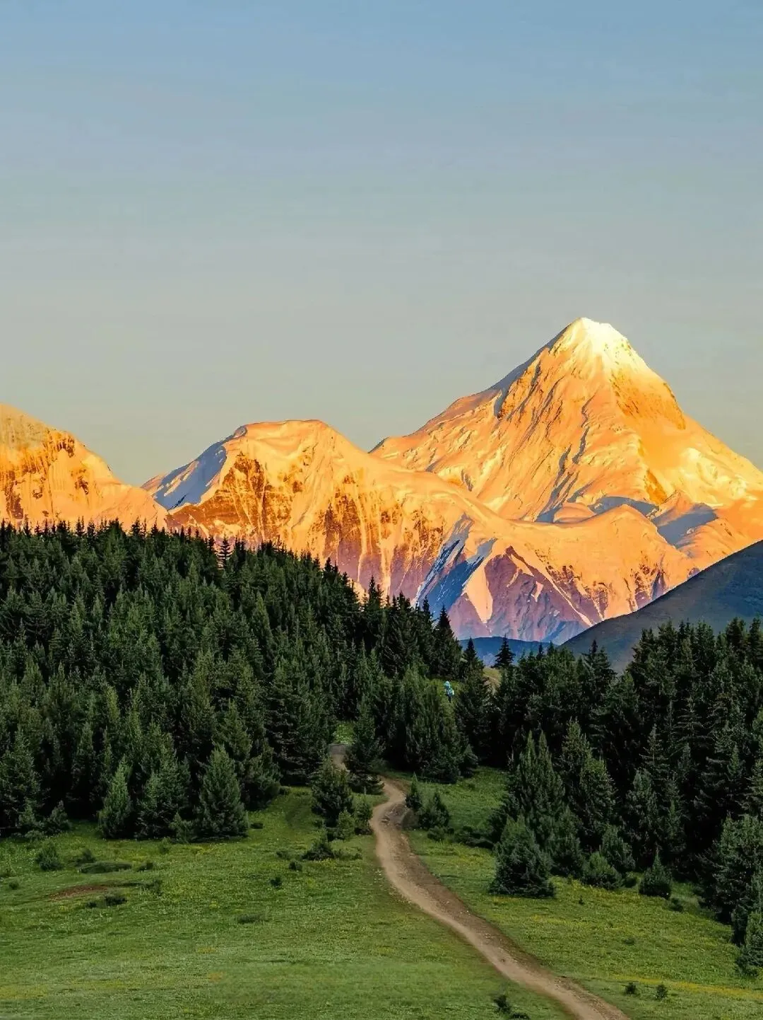 4-6月去川西旅游怎么选?直接抄作业!9条高性价比旅游线路攻略请收好,最低238元起!五一可冲,可跟团可自驾