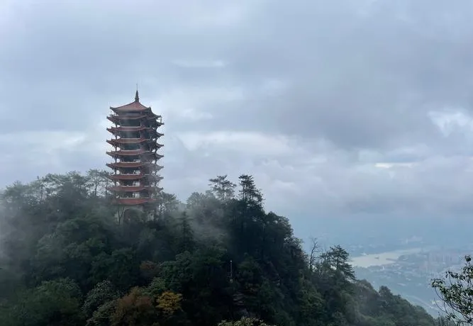 晨行拜佛+空中氧吧!重庆缙云山保姆级游玩攻略,串联缙云寺、土地庙与绝美玻璃桥