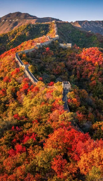 雄关叠翠映千年——慕田峪长城的雄奇与游玩指南