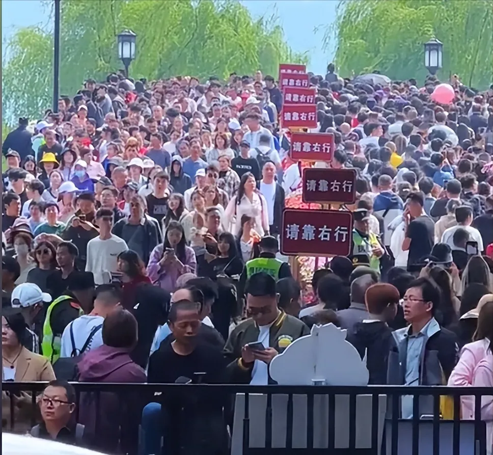 五一旅行攻略哪里找,一个豆包就够了——告别手忙脚乱,用豆包AI 3步搞定完美,省时省力又省心