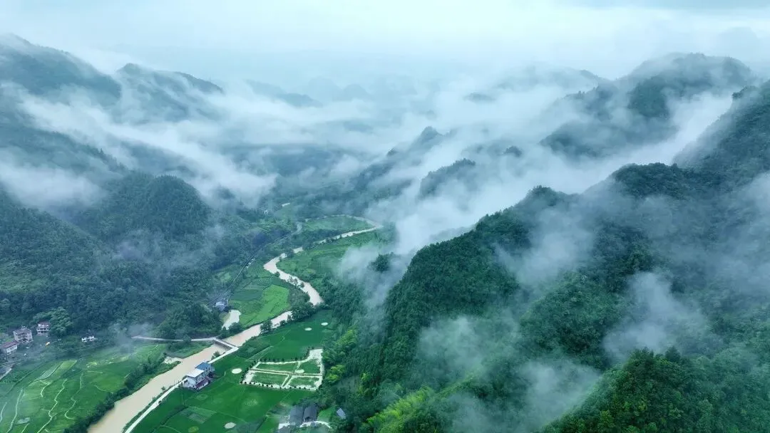 收藏!龙山最全旅游攻略:六大核心景区、四条精品线路、免票及奖励政策