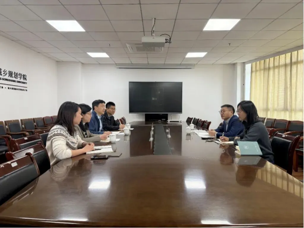 中心赴旅游与城乡规划学院调研交流