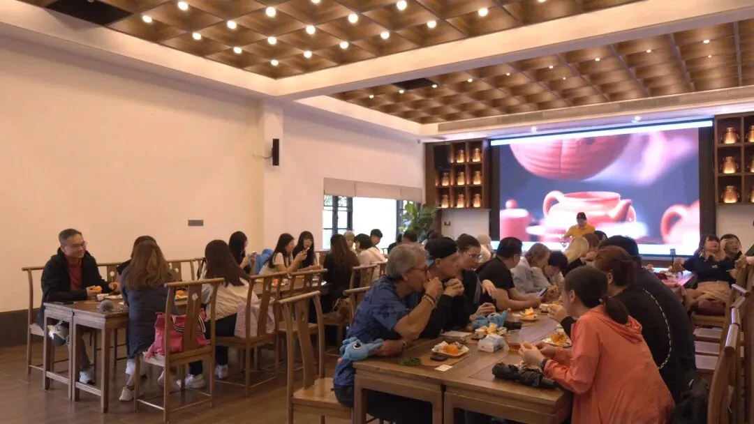 【茶业资讯】多国旅行商旅游达人走进武夷山 沉浸式体验武夷山水茶韵