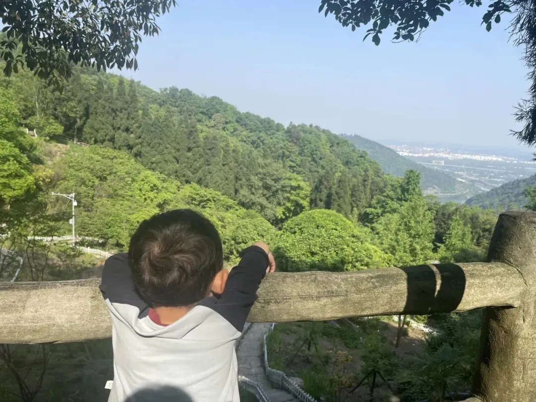 成都1h直达|彭州丹景山徒步旅游攻略,五一假避开人挤人的绝佳旅游景点,真的太治愈了,闭眼冲,不踩雷!