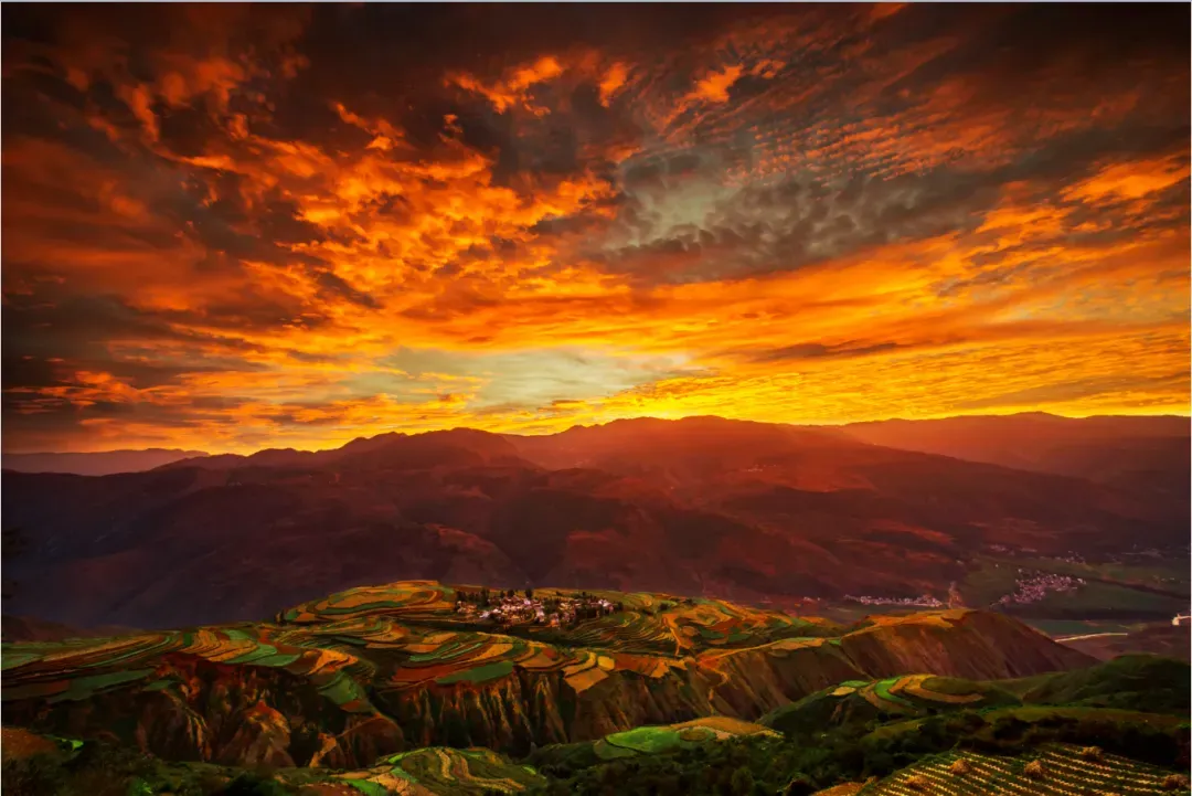 跟着赛事游东川 · 红土地篇 | 吃住游玩全攻略,一键收藏不踩坑!