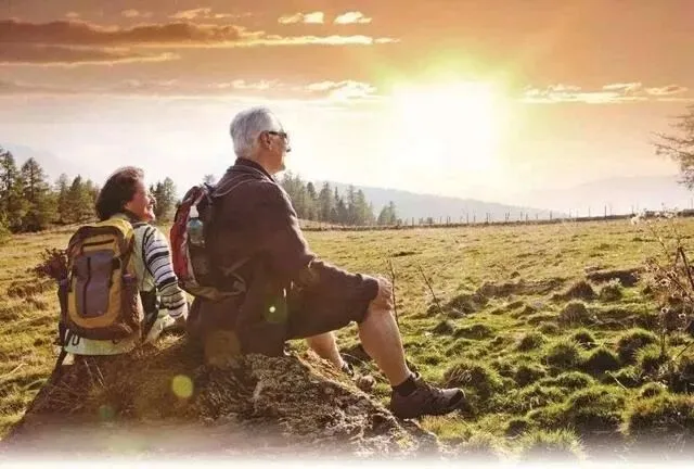 爸妈去旅游,钱到底该怎么花?这份“高性价比”出游指南,建议转给全家