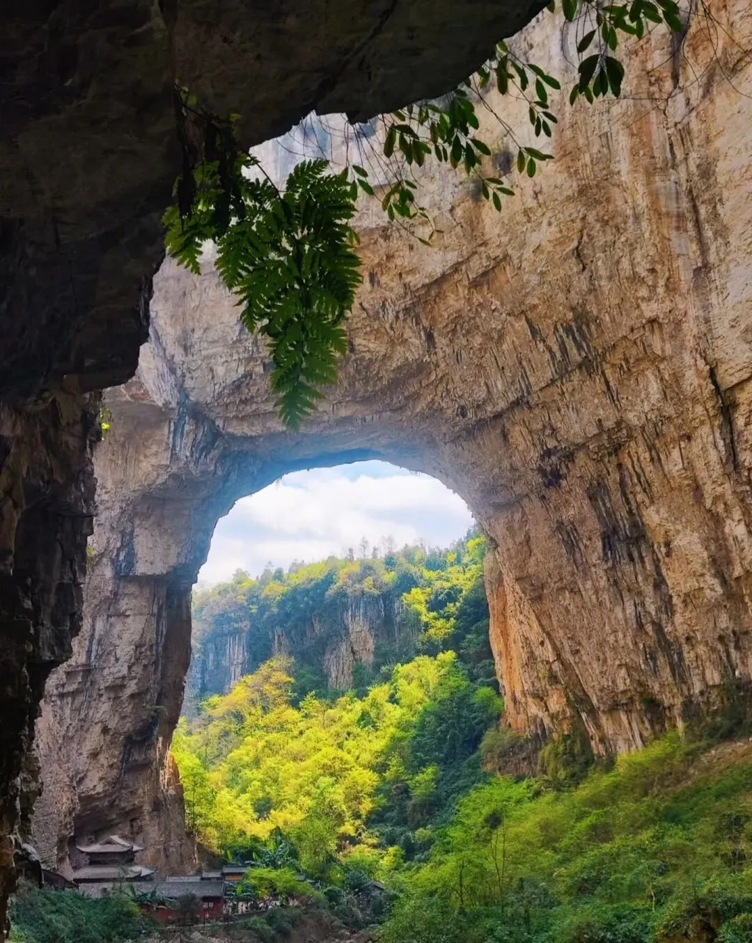 适合五一自驾游的2条宝藏路线,避开人群,挑一处离家近的,带家人一起过快乐的假期吧!五一高速免费通行时间定了!收好你的出行攻略~