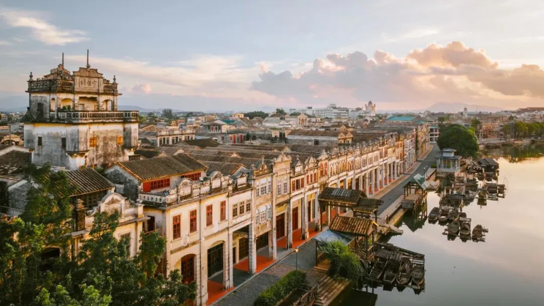 这是一篇来自开平市赤坎镇官方发布的旅游攻略.